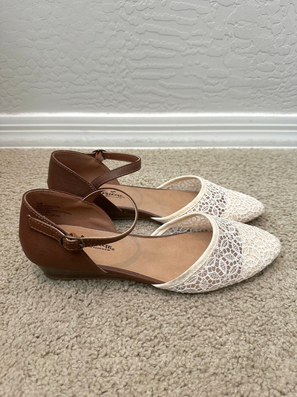 SELF ESTEEM Cream Brown Lace Ankle Strap Pointed Toe Flats Size 9.5 Ballet